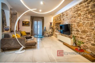 10 2026 49 Split apartment for sale