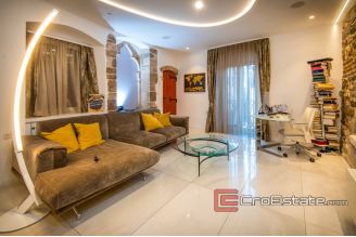 10 2026 49 Split apartment for sale