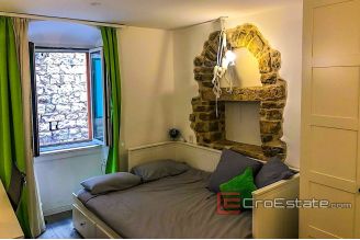 10 2026 49 Split apartment for sale