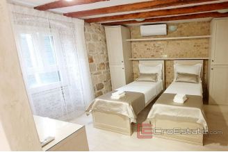 013 2018 142 split center traditional stone house for sale