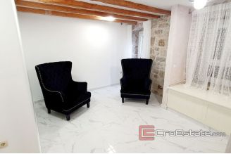 013 2018 142 split center traditional stone house for sale