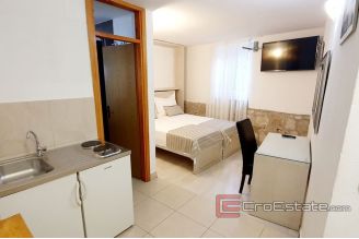 013 2018 142 split center traditional stone house for sale