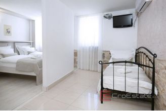 013 2018 142 split center traditional stone house for sale