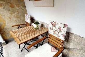 013 2018 142 split center traditional stone house for sale
