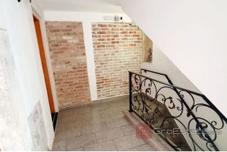 013 2018 142 split center traditional stone house for sale