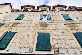 013 2018 142 split center traditional stone house for sale