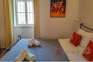 13 2024 82 Split house for sale