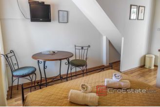 13 2024 82 Split house for sale