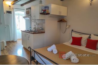 13 2024 82 Split house for sale