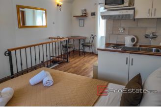 13 2024 82 Split house for sale