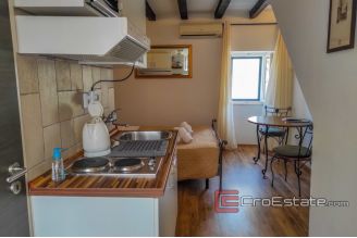 13 2024 82 Split house for sale