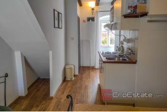 13 2024 82 Split house for sale