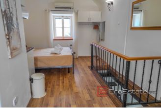 13 2024 82 Split house for sale