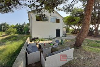 016 2016 421 near zadar seafront house for sale