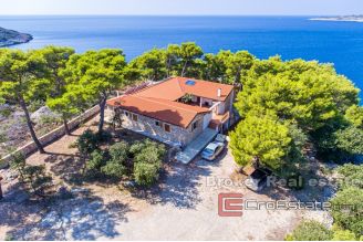 20 2025 33 Small island villa seafront for sale