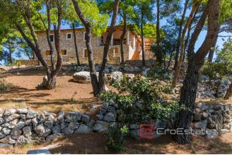 20 2025 33 Small island villa seafront for sale