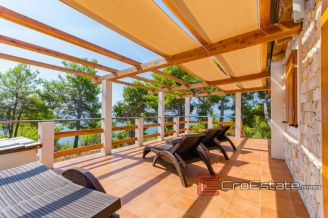 20 2025 33 Small island villa seafront for sale