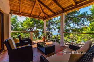 20 2025 33 Small island villa seafront for sale