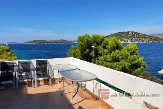 020 2022 221 near Rogoznica apartment house by the sea for sale