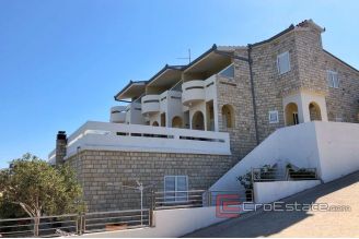 020 2022 221 near Rogoznica apartment house by the sea for sale