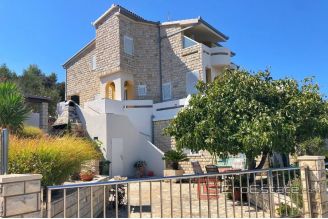 020 2022 221 near Rogoznica apartment house by the sea for sale