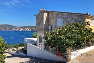 020 2022 221 near Rogoznica apartment house by the sea for sale