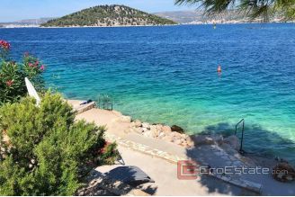 020 2022 221 near Rogoznica apartment house by the sea for sale