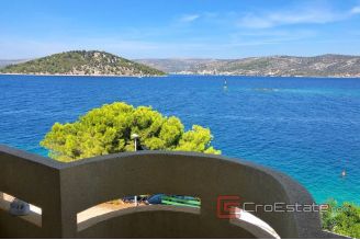 020 2022 221 near Rogoznica apartment house by the sea for sale