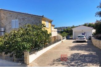 020 2022 221 near Rogoznica apartment house by the sea for sale