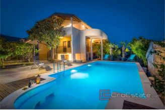 020 2021 235 trogir dalmatian estate for sale