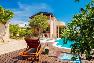 020 2021 235 trogir dalmatian estate for sale