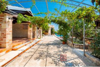 020 2021 235 trogir dalmatian estate for sale