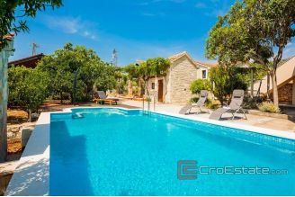 020 2021 235 trogir dalmatian estate for sale