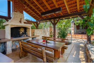 020 2021 235 trogir dalmatian estate for sale