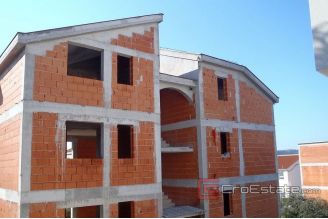 013 4976 30 island ciovo unfinished house for sale