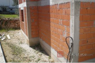 013 4976 30 island ciovo unfinished house for sale