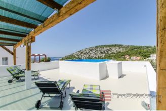 020 2022 220 near rogoznica modern villa with pool for sale