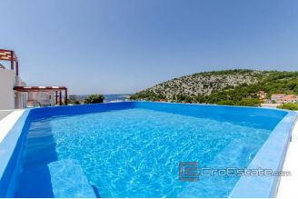 020 2022 220 near rogoznica modern villa with pool for sale