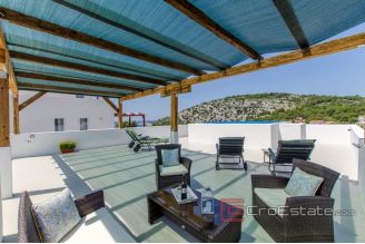 020 2022 220 near rogoznica modern villa with pool for sale