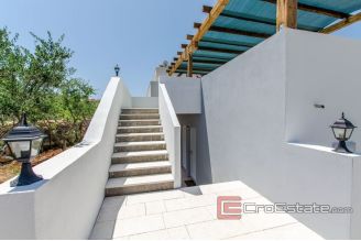 020 2022 220 near rogoznica modern villa with pool for sale