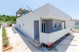 020 2022 220 near rogoznica modern villa with pool for sale
