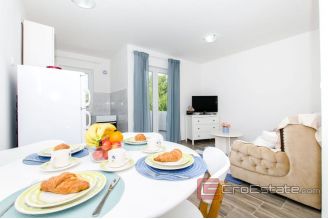 020 2022 220 near rogoznica modern villa with pool for sale