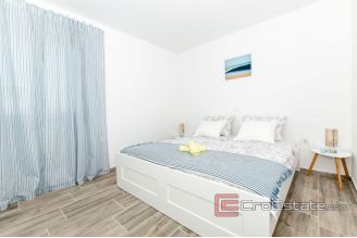 020 2022 220 near rogoznica modern villa with pool for sale