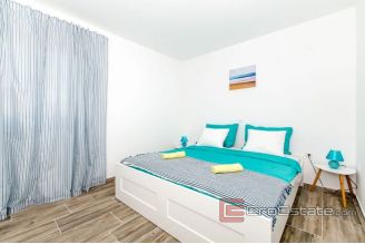 020 2022 220 near rogoznica modern villa with pool for sale
