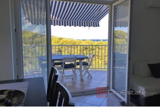 010 4975 30 island brac apartment with sea view for sale