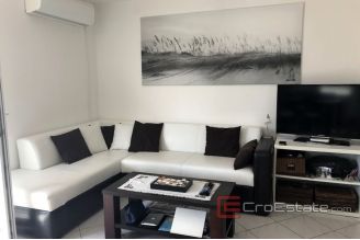 010 4975 30 island brac apartment with sea view for sale