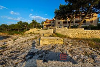 12 4973 30 Brac apartment for sale