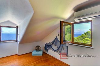 12 4973 30 Brac apartment for sale