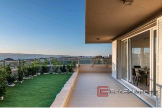 20 2013 123 Split area apartment sea view for sale