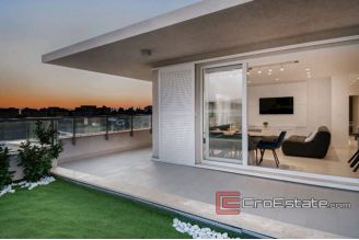 20 2013 123 Split area apartment sea view for sale